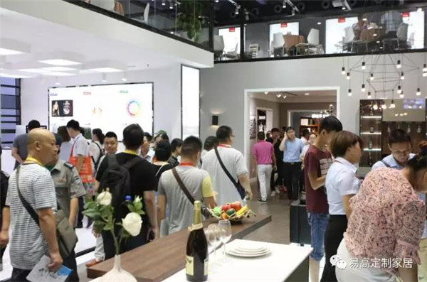 易高定制携新品表态广州建博会受热捧