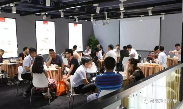 易高定制携新品表态广州建博会受热捧
