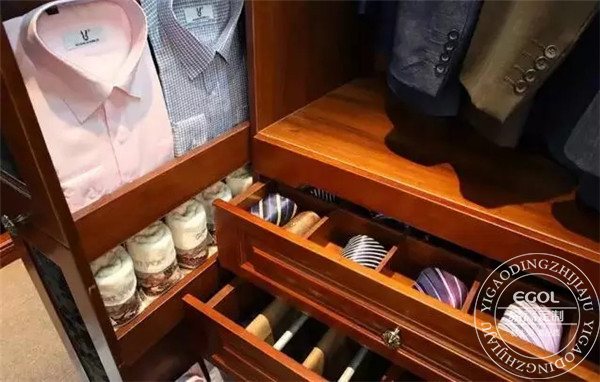定制衣柜若何做到适用收纳