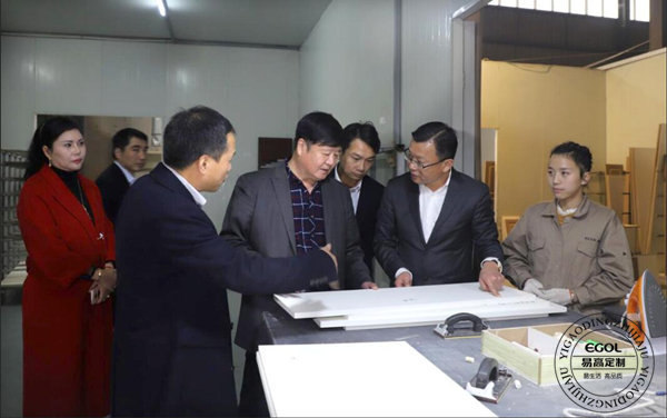 “聚焦环保家居 构建安康糊口”钻研会在易高定制家居顺遂停止！