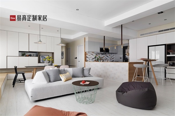 全屋定制和制品家具哪一个好？