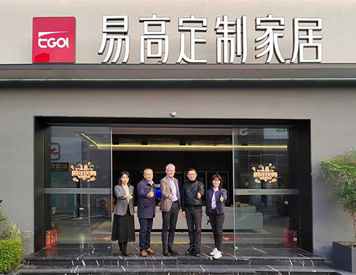 接待奥天时爱格市场总监Georg Prager、爱格中国总司理陈艳敏、上海惟嘉经贸无限公司董事长吴敏一行到临国产精品999观赏考查！