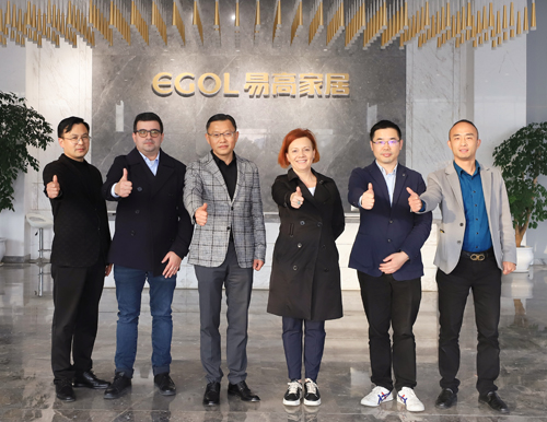  强烈热闹接待奥天时克诺斯邦环球CEO Oana Bodea团队一行到临国产精品999观赏交换!